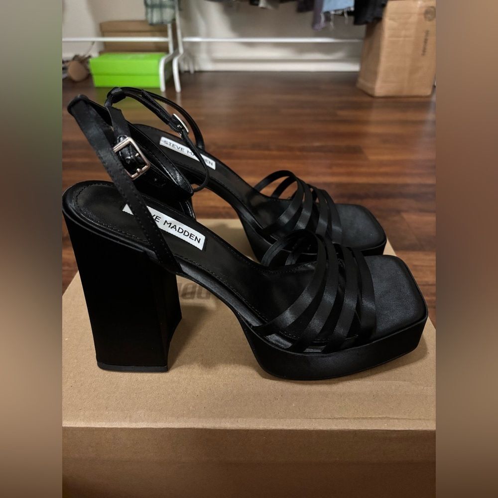 STEVE MADDEN Disco Platform Sandal in Black *New In Box - Picture 6 of 10
